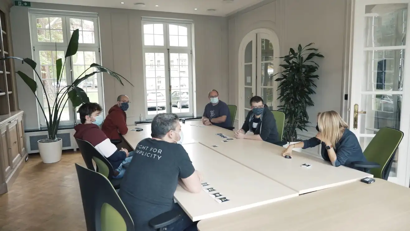 Image-5-copie L'équipe Oniryx travaille en groupe